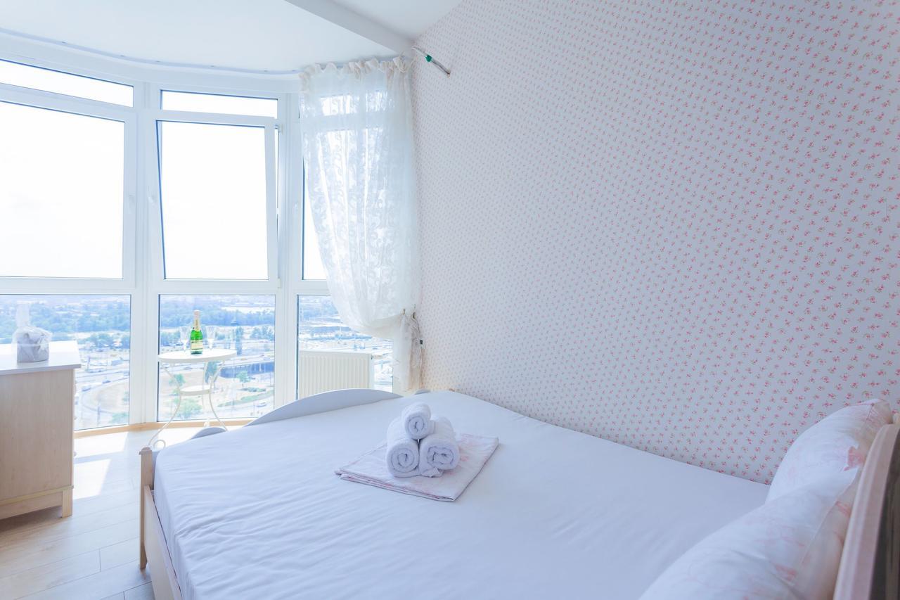 Stylish Views Apartments In The Parasol. Parus .Obolonskaya Embankment Киев Экстерьер фото